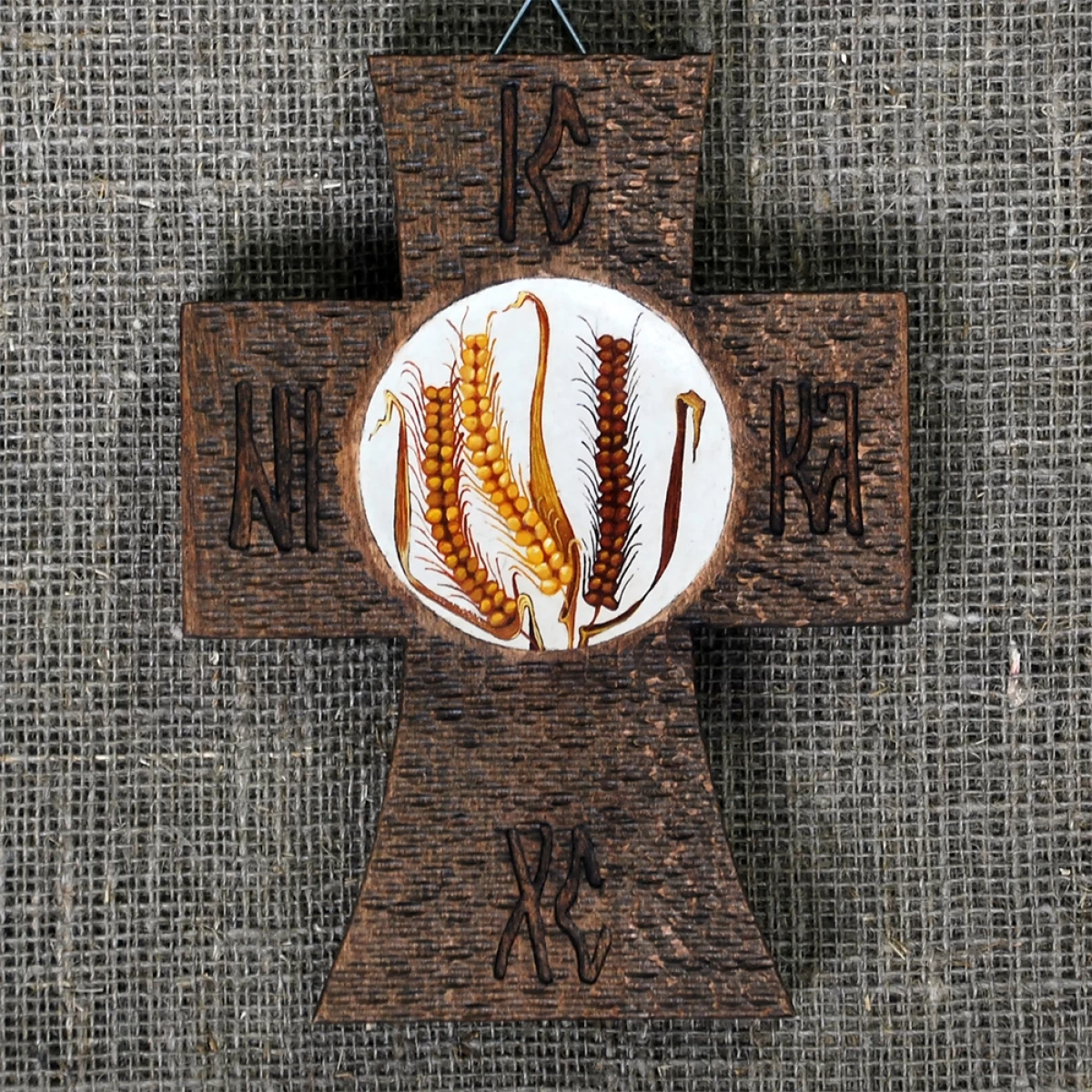 Cruce de lemn pictată, grâu, cu textură vibrantă