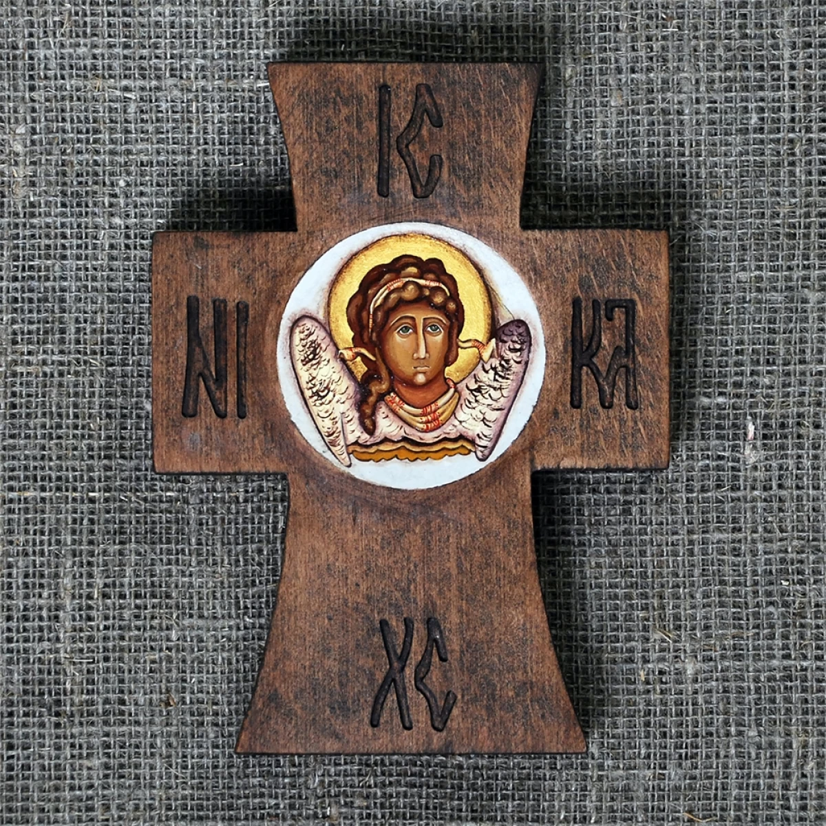 Cruce de lemn pictată, înger